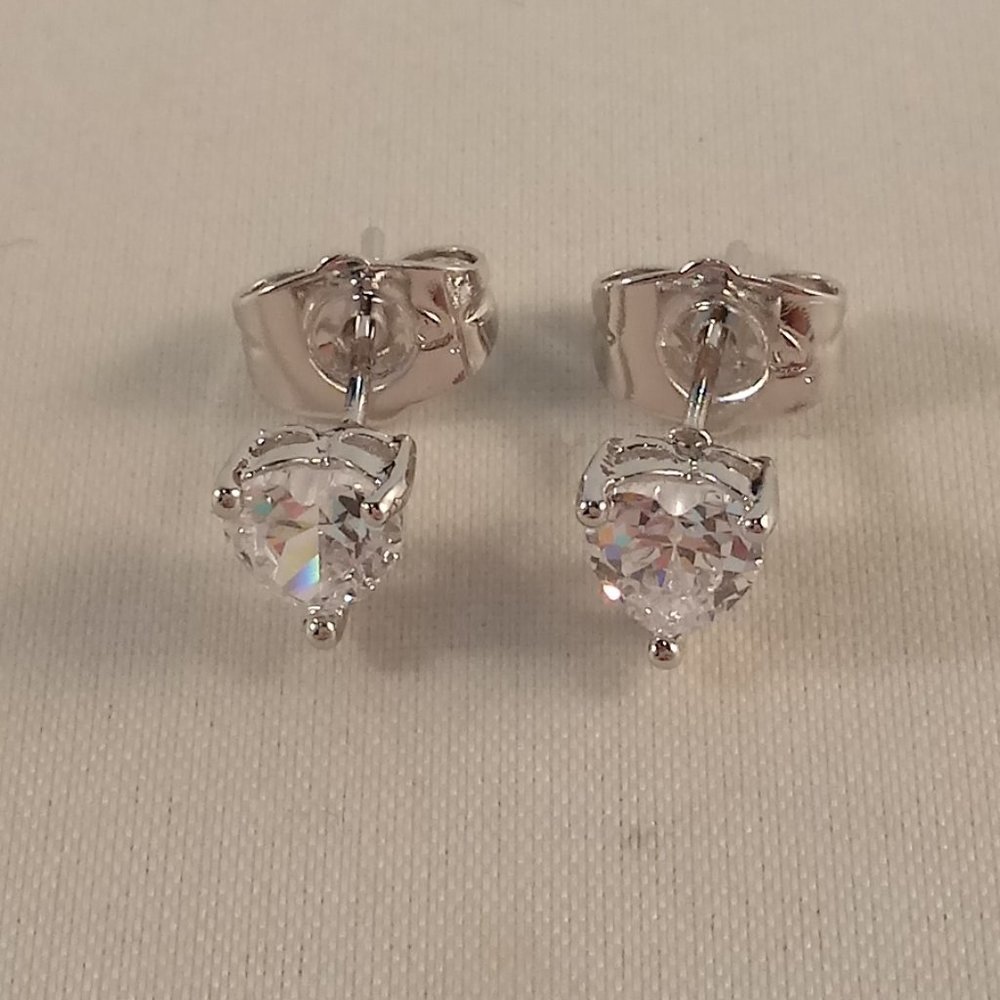 18K White Gold Filled Gorgeous Heart Shape White Diamond Zircon Stud Earrings